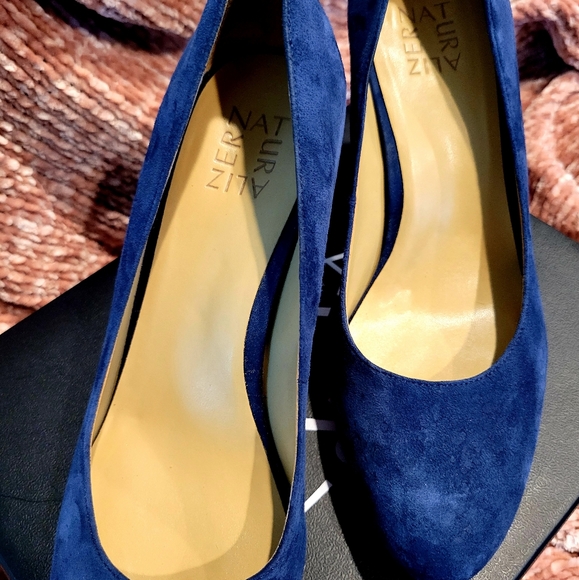 Navy Suede heels/ Naturalizer- Teresa- 8.5N/ box - Picture 3 of 9
